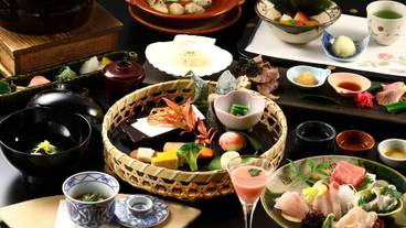 夕食の懐石料理（一例）② / 2