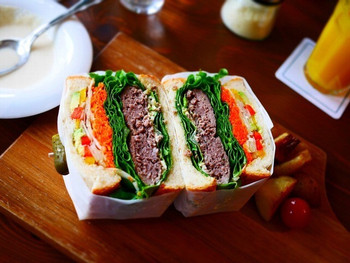 「軽井沢ベジビエ」 料理 50985989 ベジビエバーグサンド　1,500円