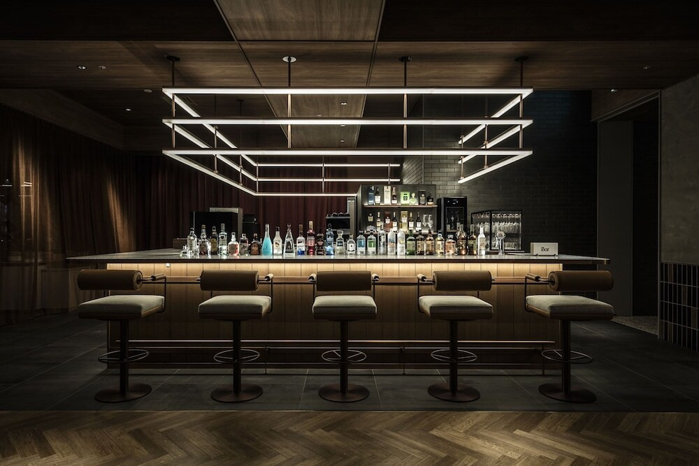 「BAR & GRILL Splish」のバーカウンター①