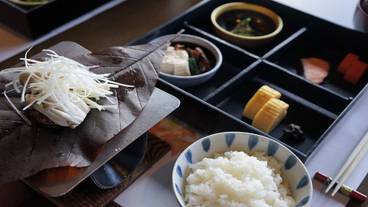 旅館のお食事処 / 26