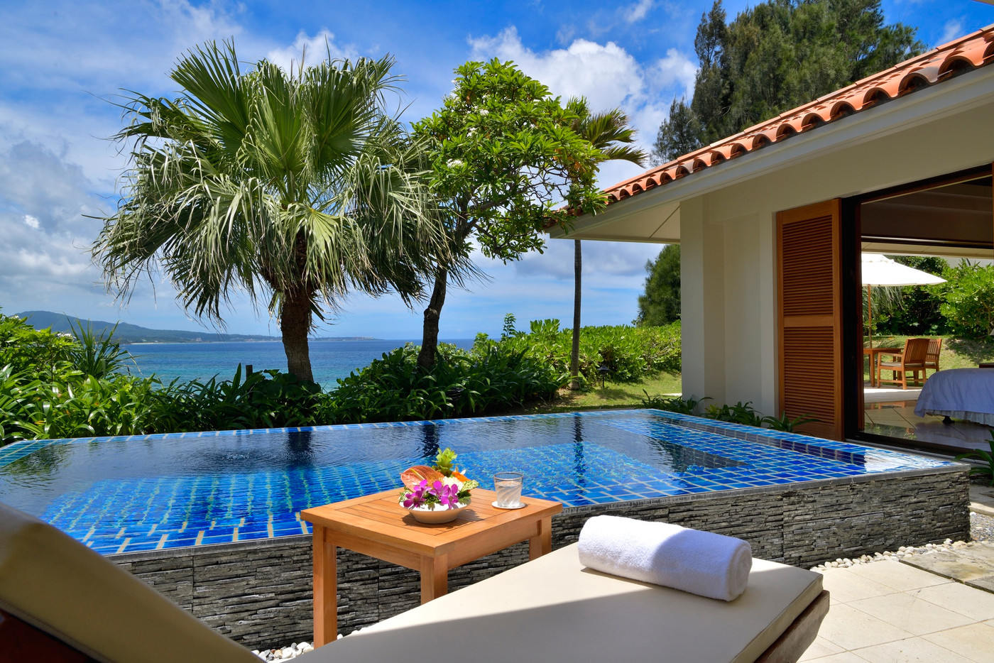 冬の沖縄旅行で憧れのホテルへ泊まっちゃおう♪4066172