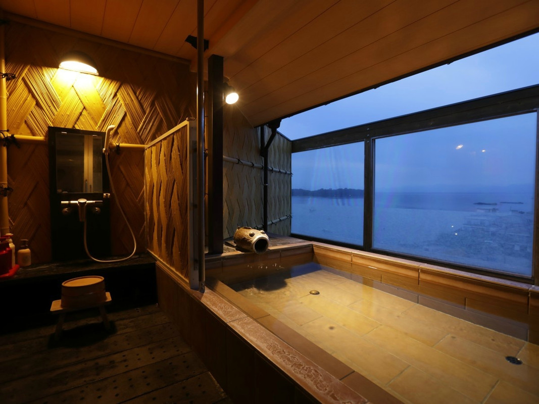 男性大浴場／内風呂