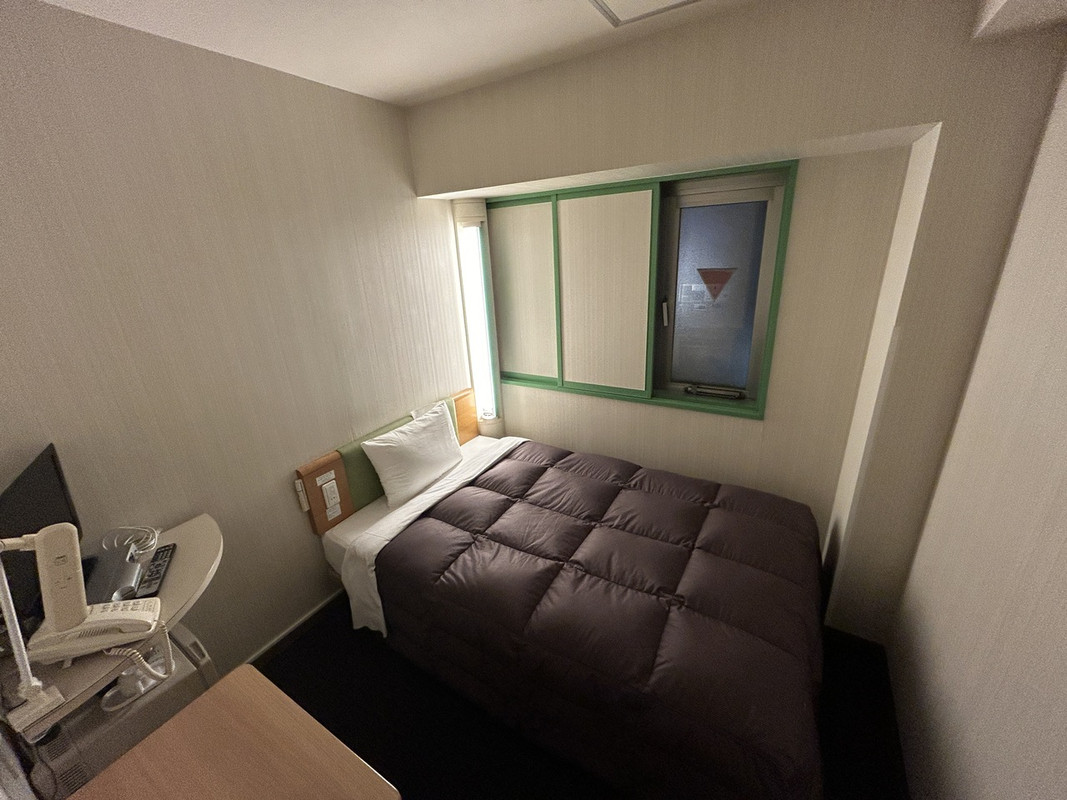 少し圧迫感のある部屋