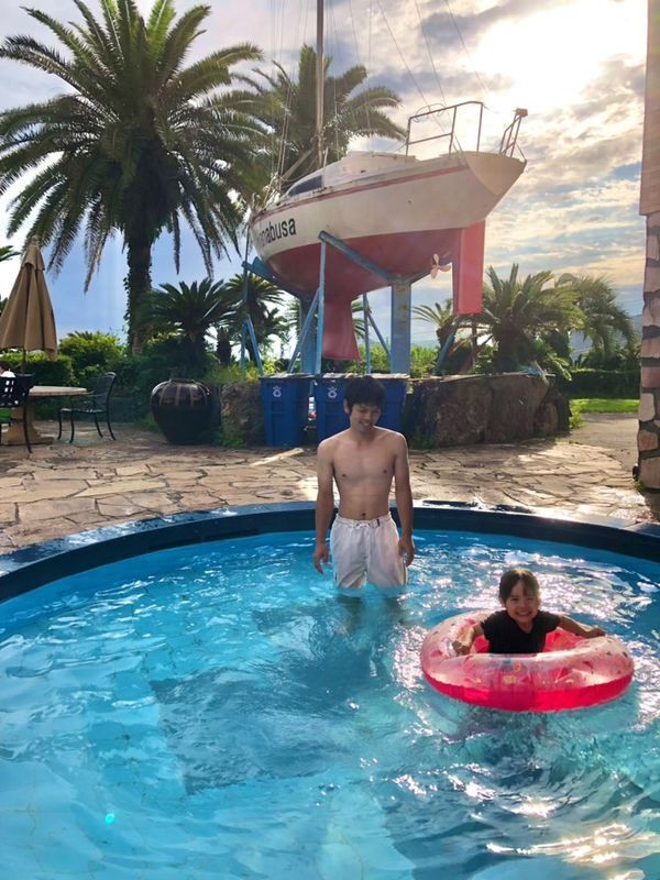 ホテル内の夏季限定プール