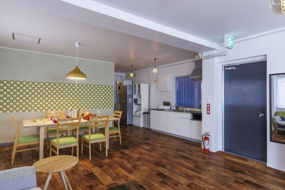 客室内のダイニングエリア