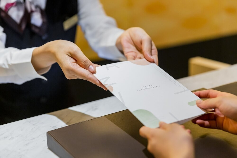 チェックイン / チェックアウト キオスク