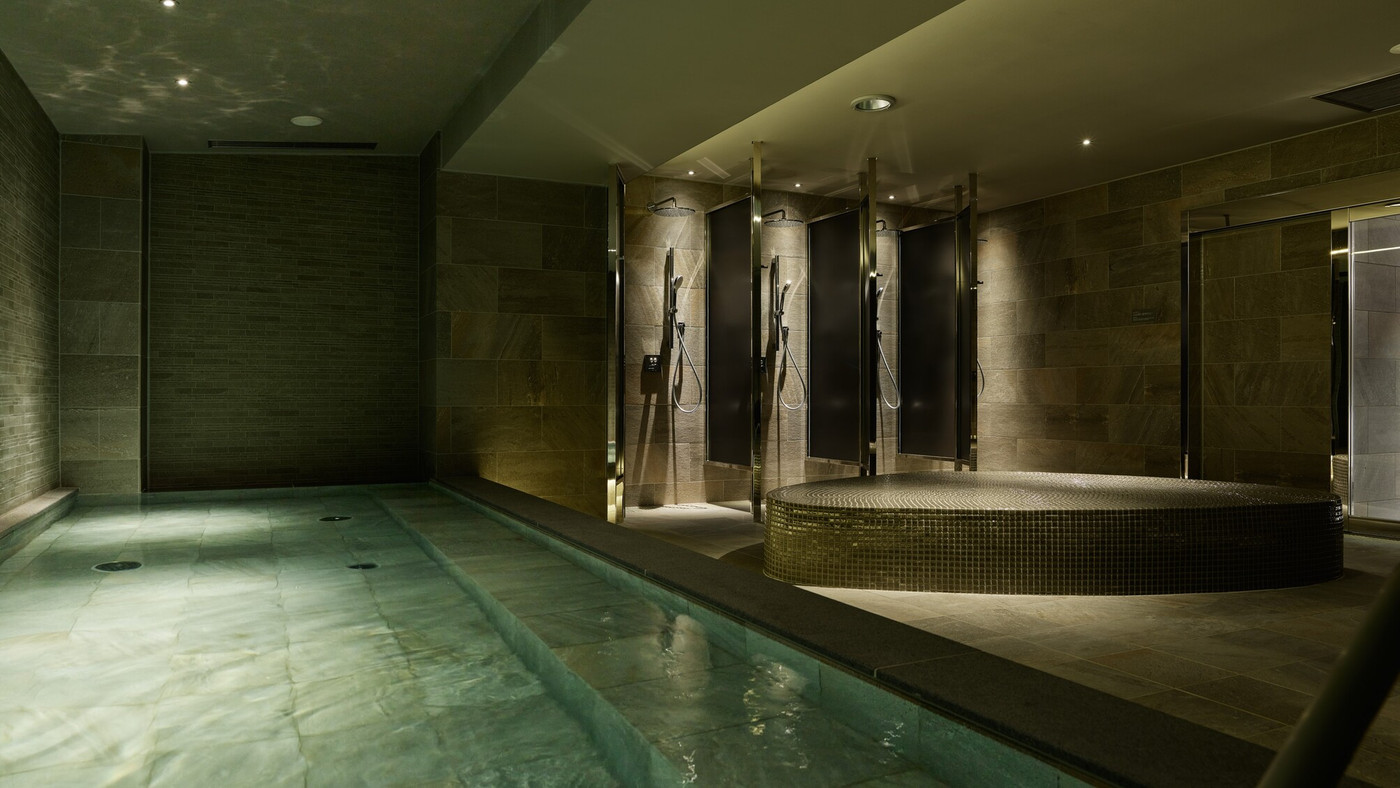 落ち着いた大浴場とサウナでととのう4008626