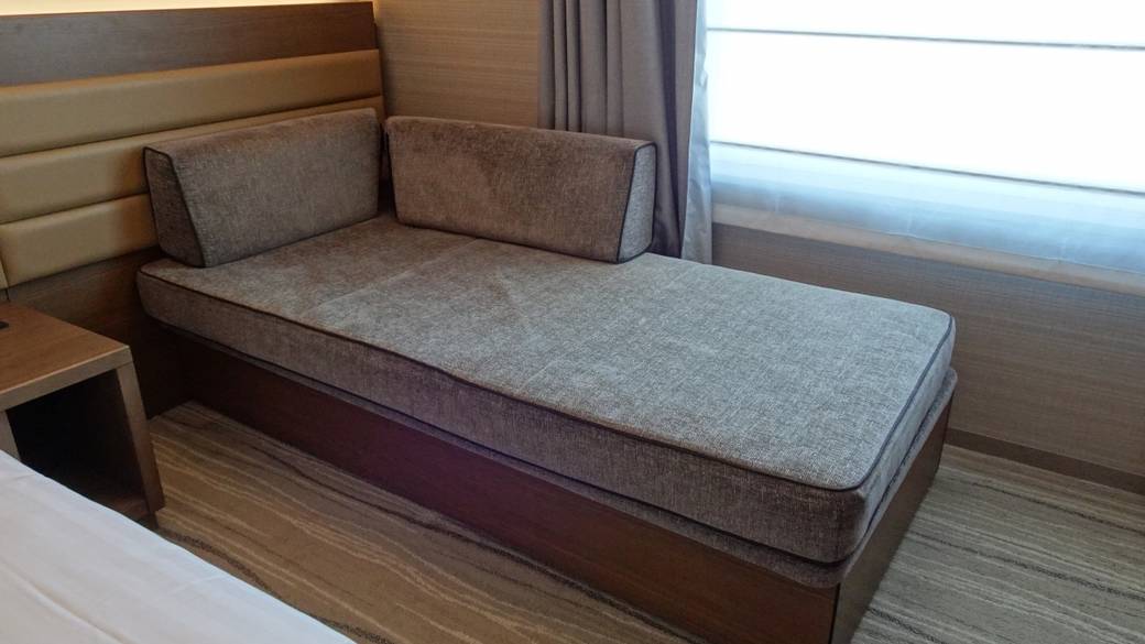 窓際にソファベッドがある客室も / 4