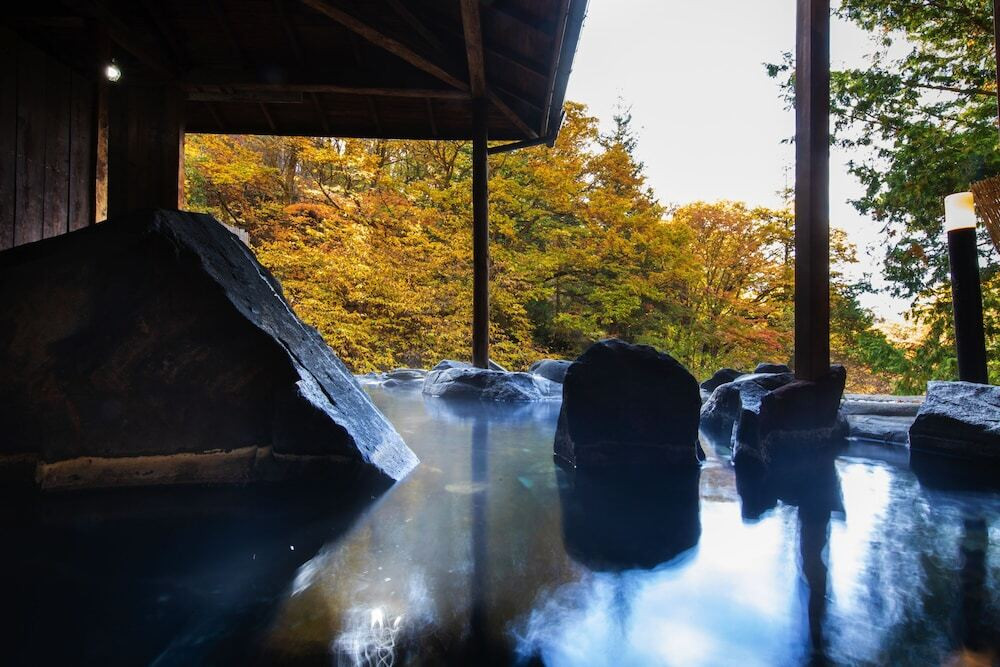 秋の女性専用露天風呂「天与の湯」