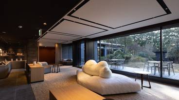 ホテルロビー② / 2