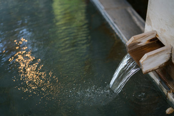onsen flowing hot spring