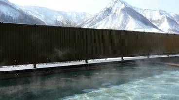 冬は雪景色の秋桜の湯 / 2