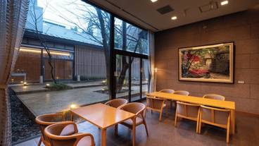 ロビーラウンジ / 3