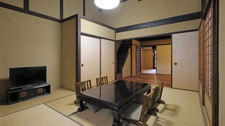 町屋　東対 (ベッド + 布団)