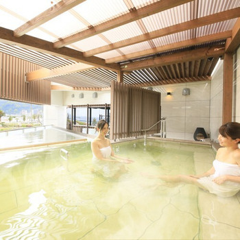 リニューアルされた絶景ダイニングで60品の豪華ビュッフェ3439430