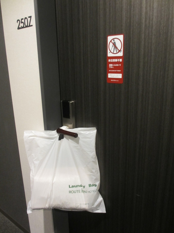 「タオルだけ変えて下さい」とメモを貼り、袋にタオルを入れた