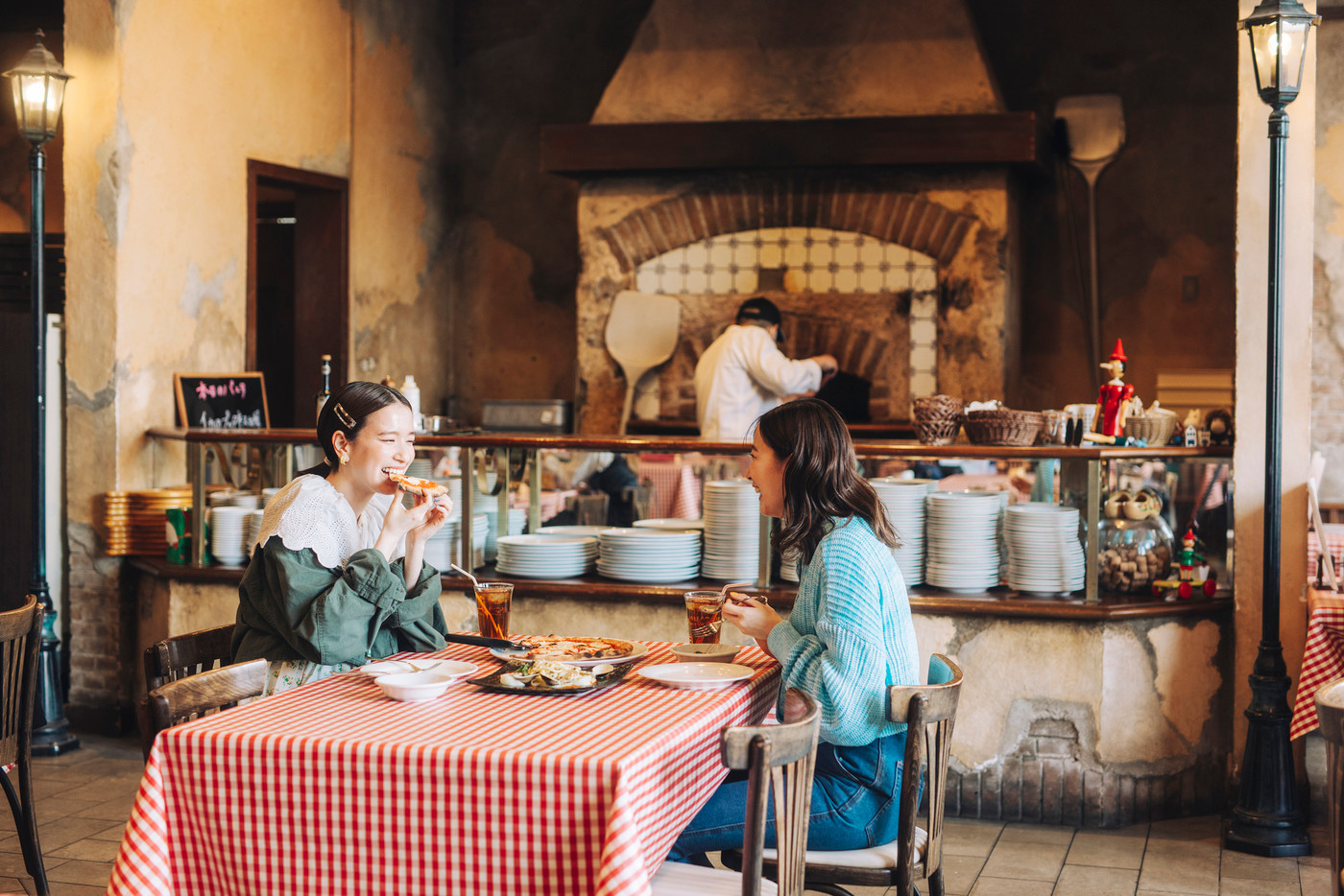 4. 海外気分のレストランで素敵なディナーを2606699