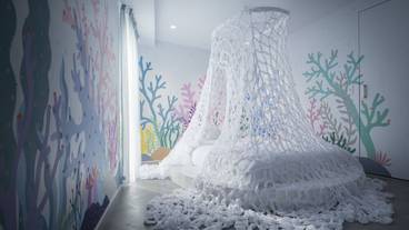 河野ルル氏が手掛けた客室 写真:見学友宙 / 1