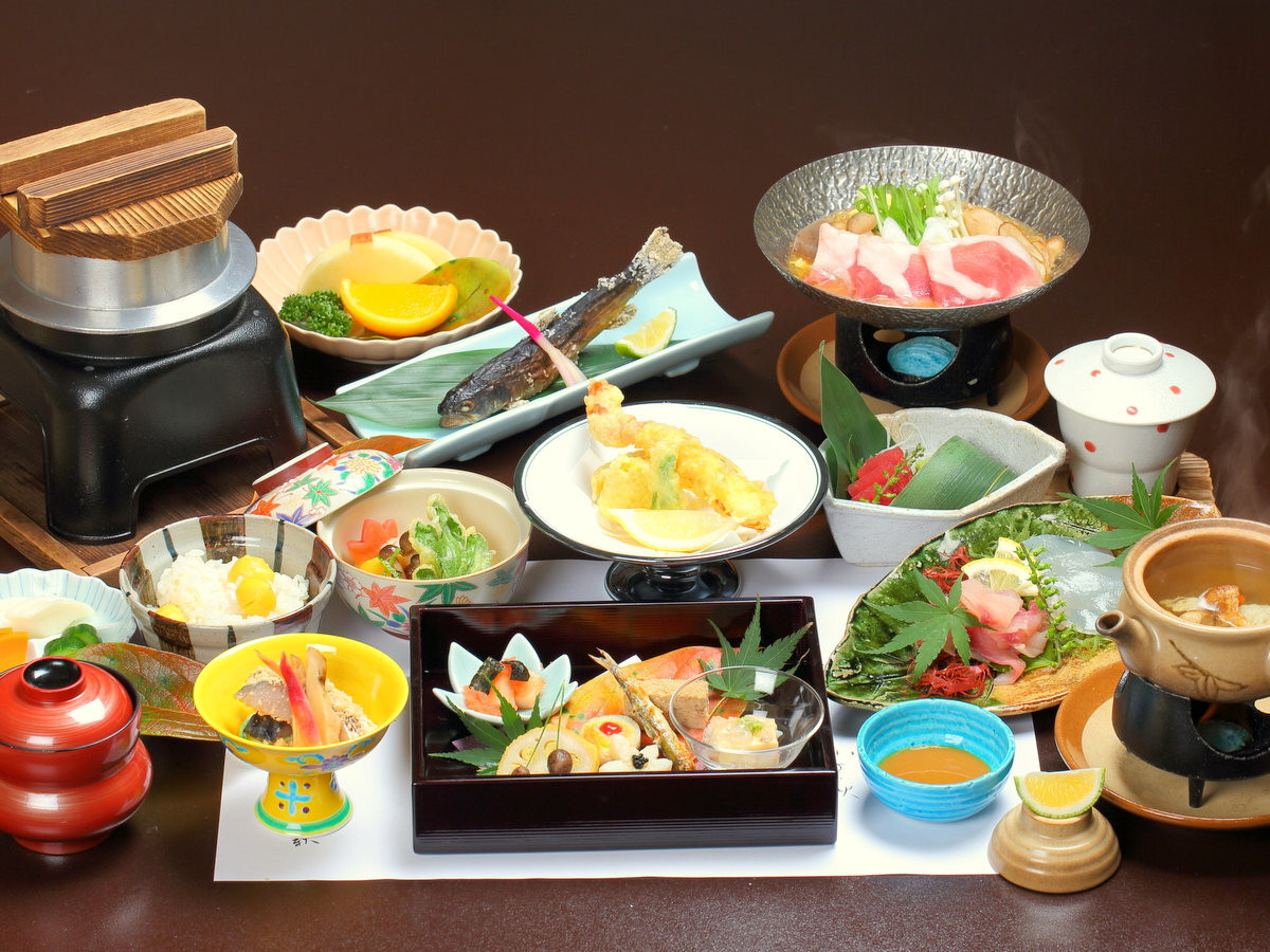 贅沢な“山川の幸”に舌鼓3479959