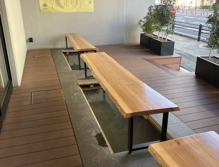 別府の足湯カフェで
スローな時間 / 5