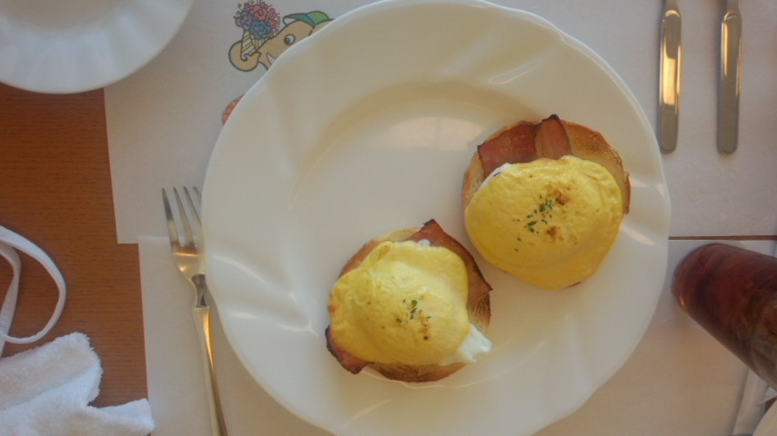 エッグベネディクトです。