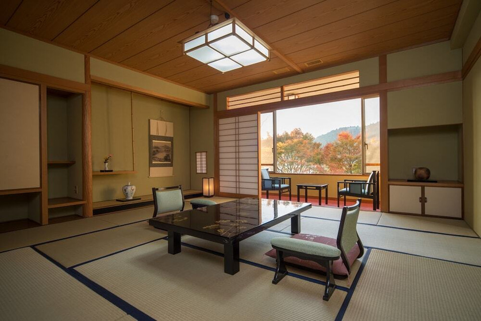 池側の和室