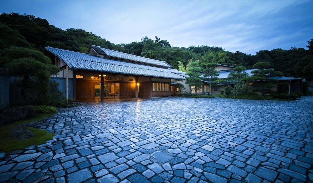 格式ある日本旅館に
チェックイン / 1