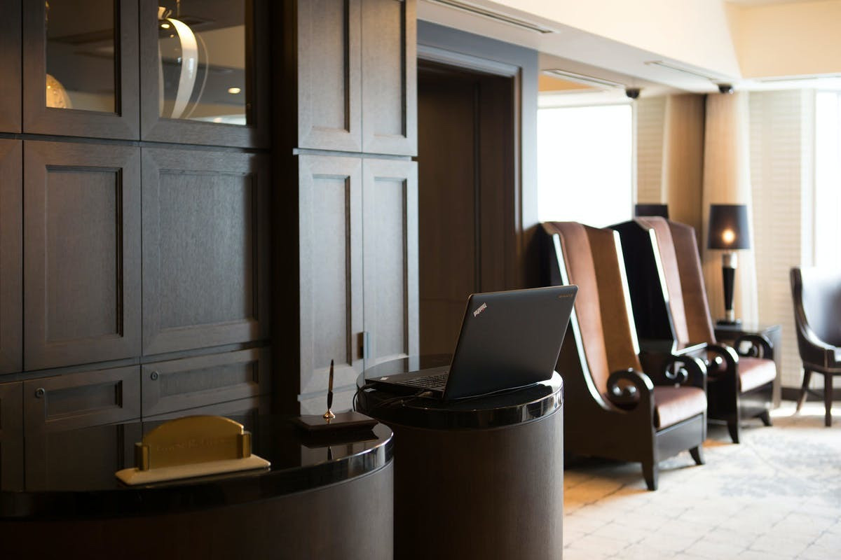 都会のオアシス“クラブラウンジ”で優雅に過ごす3753945