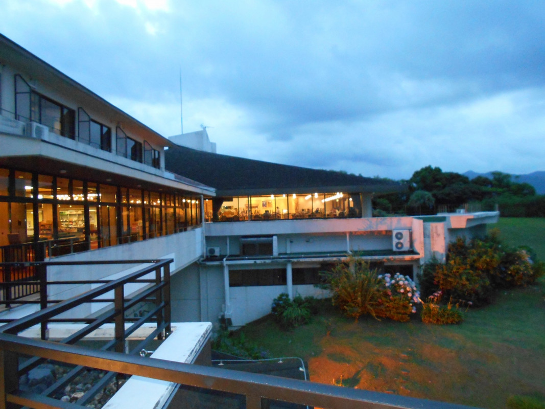 夜の4Fレストラン