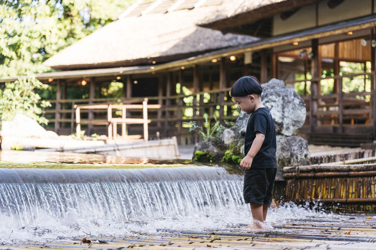 新鮮な鮎が味わえる「やな場」