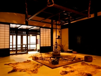 5.山里のいおり 草円4025205