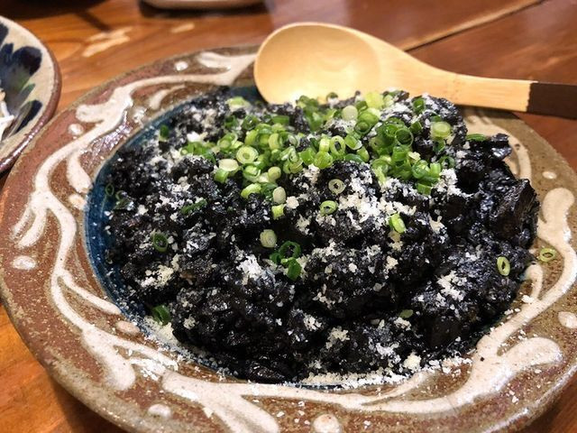 「まるさ」はイカ墨のチャーハンも絶品でした！