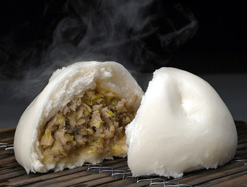 「江戸清 中華街本店」料理 1217358 江戸清　ブタまん1個500円！　ボリュームたっぷりです！！