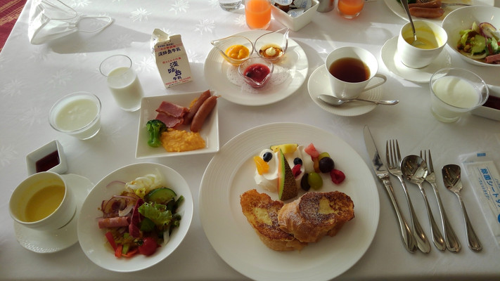 朝食のフレンチトースト、和食を選べば部屋食