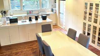 ラグジュアリー コテージ 4 ベッドルーム キッチン ガーデンビュー