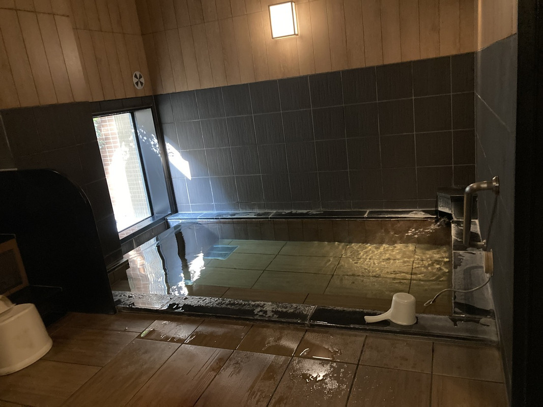 大浴場という名の浴室。女性は暗証番号で入室。