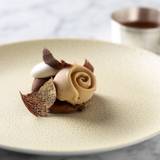 至福のフレンチで
パリ仕込みの美食に舌鼓 / 4