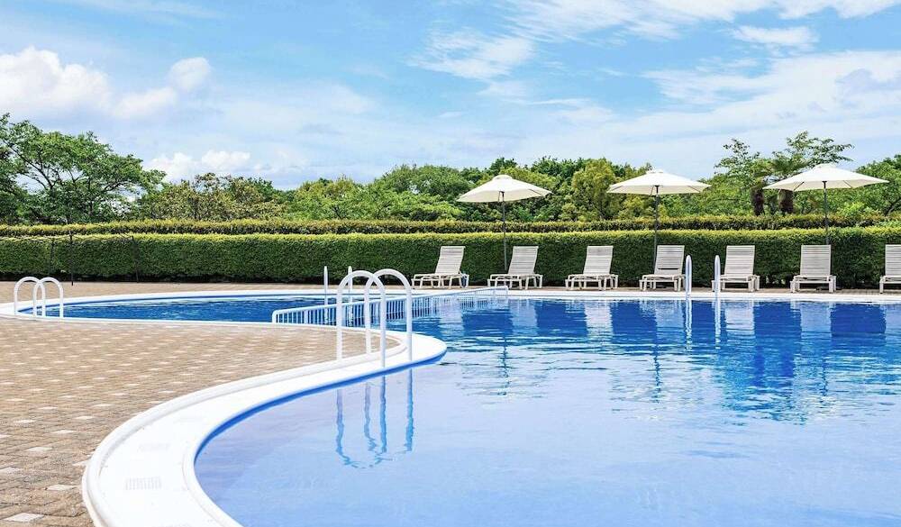 夏季限定のガーデンプール① / 4