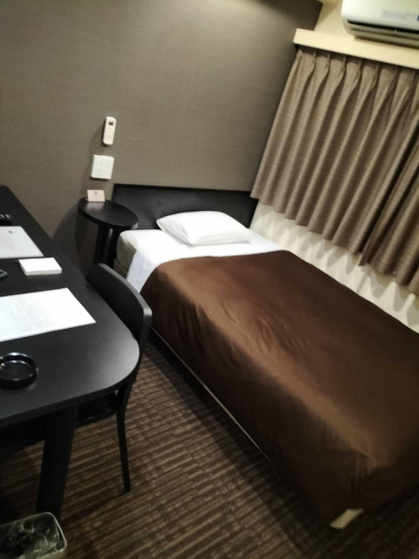 ベッドサイドテーブルは好印象