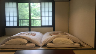 和室10畳(バストイレ付)