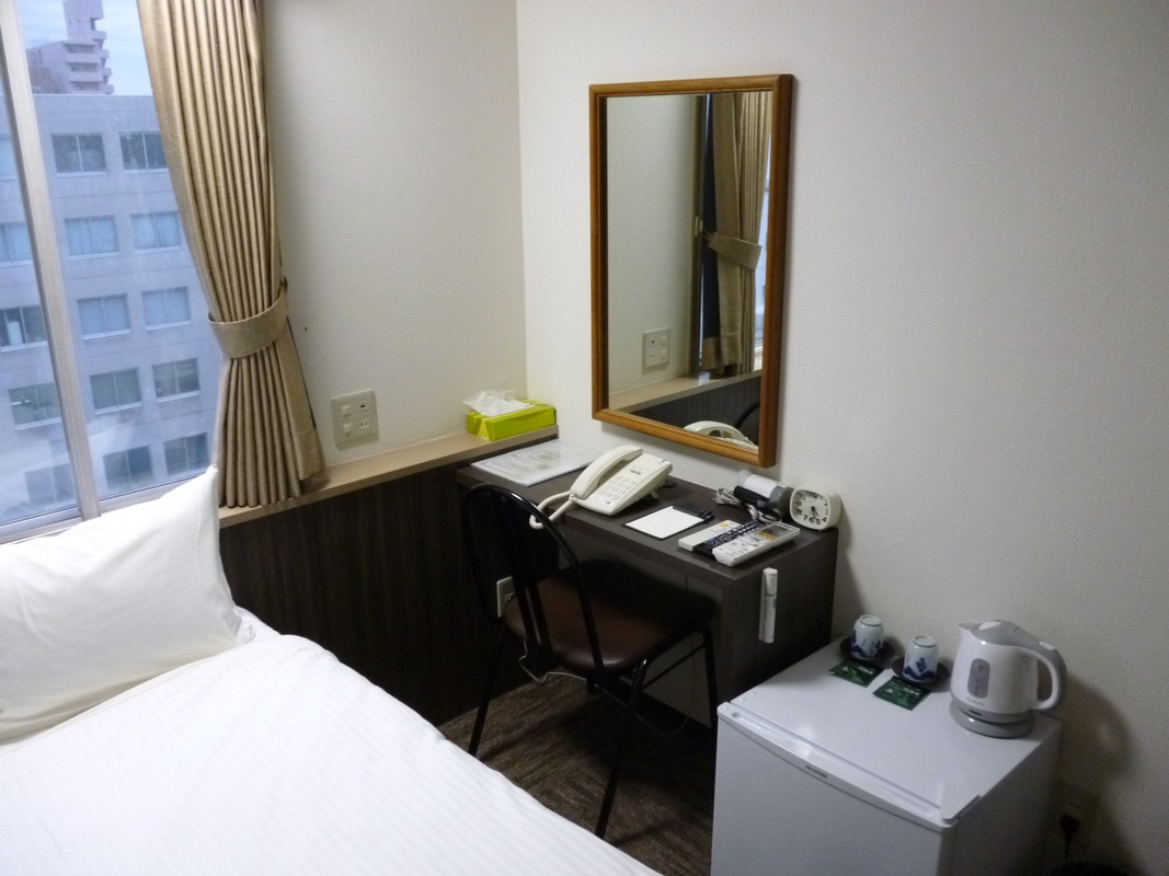 ベッドとデスクの隙間が狭過ぎる？…