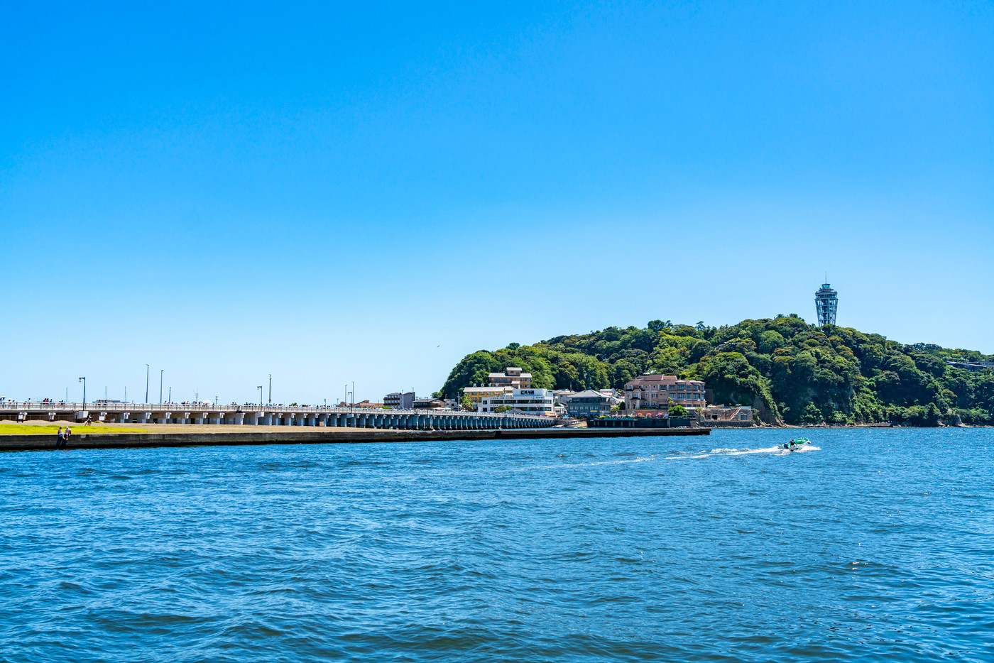【神奈川県】爽やかな青空が広がる夏の江ノ島