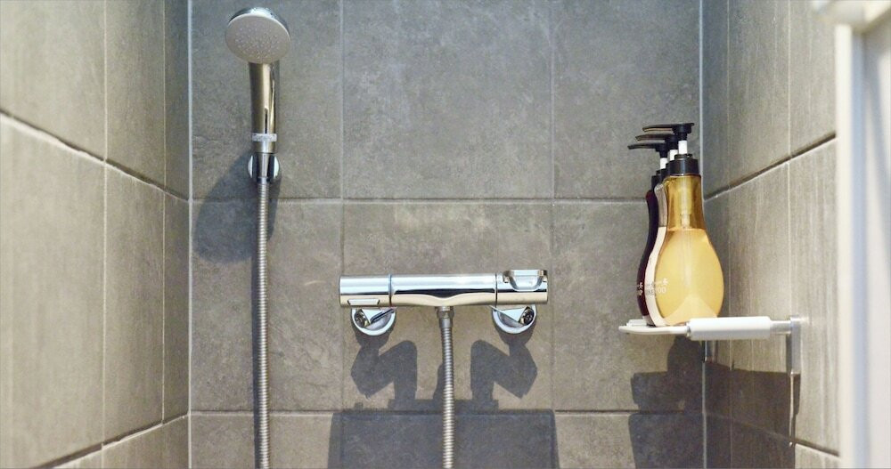 バスルームのシャワー