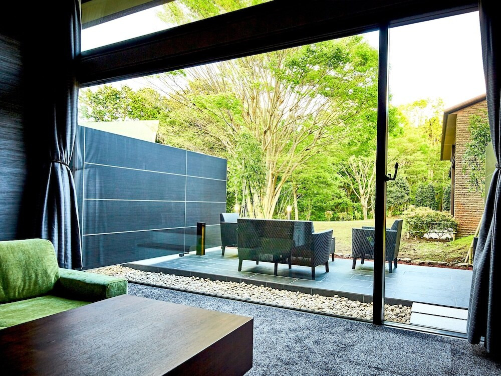 静かな別荘地に佇む、わずか7室の大人のおこもり宿4047535