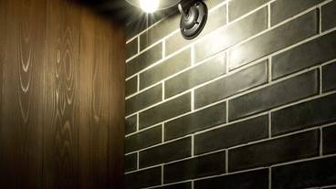 施設の正面 (日没後) / 2