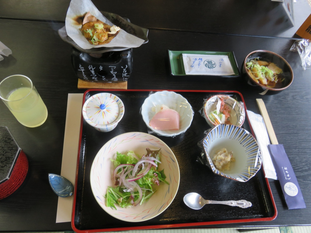朝食　朝からラーメンもあり