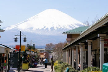 家族連れの人気スポット御殿場は、ホテルも充実！3430558