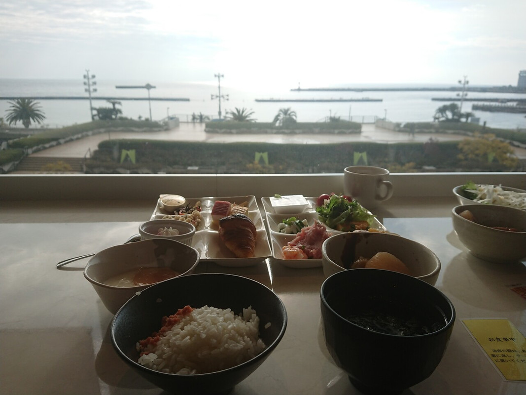 海を見ながら朝ごはん