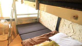 アジアン簡易個室 二段ベット、鍵付き