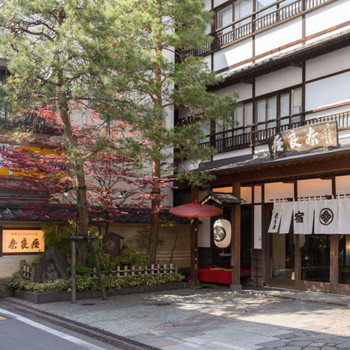 草津最古といわれる白旗源泉を引いたお宿。ノスタルジックな雰囲気に心躍る3955028